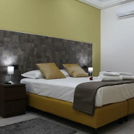 Alojamento de Acomodação e Pequeno-almoço Royalty & Nápoles